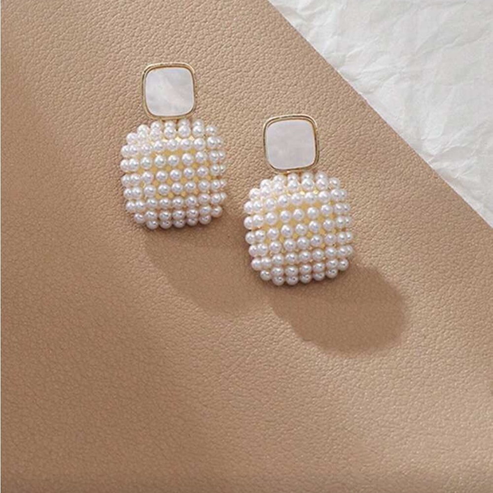 Chic Pearl and Gold Square Earrings - Picture 1 of 1